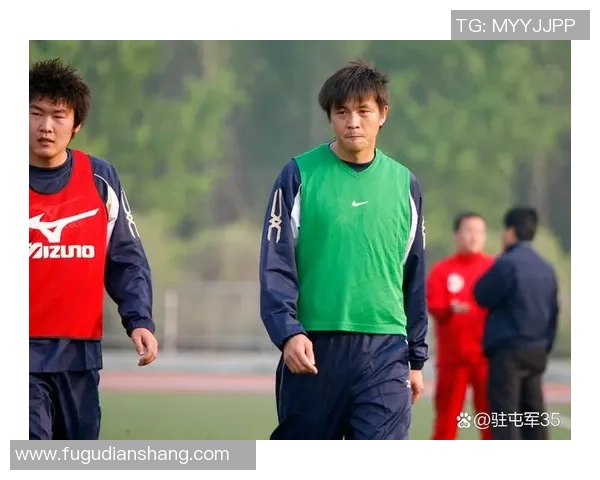 球星绕杆足球技巧解析：突破极限展现个人风采与团队配合的完美结合